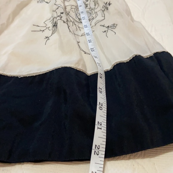 BCBG skirt size 2 - Picture 9 of 9